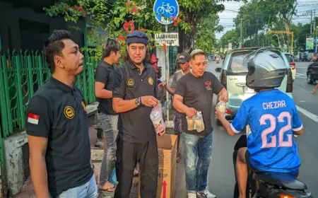 DPW PSN Probolinggo Bagikan Ratusan Takjil kepada Pengendara
