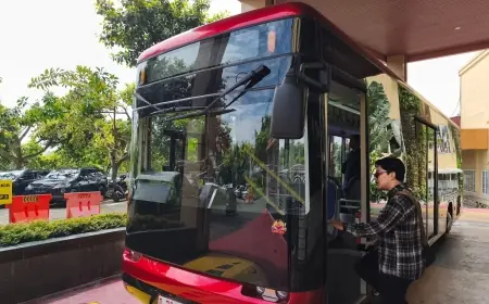 Shuttle Bus Pariwisata Berkapasitas 30 Orang, Jalur Sementara di Wisata Terfavorit