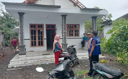Hujan Disertai Angin Kencang Terjang Jember, 2 Rumah Warga Porak Poranda