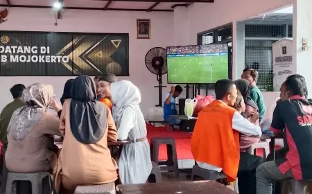 Penuh Haru, Warga Binaan di Mojokerto Berbuka Puasa Bersama Keluarga