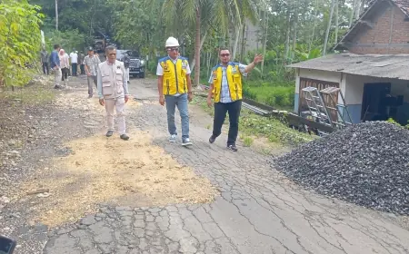 Tinjau Perbaikan Jalan, Wabup Blitar Targetkan Rampung sebelum Lebaran