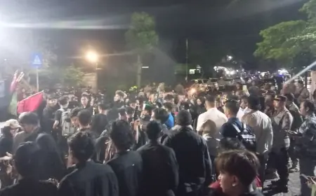 Demo Tolak UU TNI di Blitar Berakhir Damai, Massa Ditemui Wakil Ketua DPRD