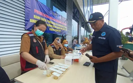 Jelang Lebaran, Sopir dan Awak Bus di Terminal Patria Kota Blitar Jalani Tes Urine