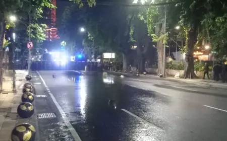 Massa Aksi Tolak UU TNI di Surabaya Dipastikan Bubar, Polisi Sisir Lokasi Hingga Kondusif