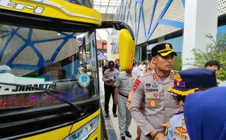 Cek Kesiapan Bus di Terminal Patria, Kapolresta Blitar : Pastikan Laik Jalan dan Awak Bus Prima