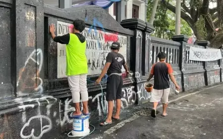 Dampak Demo Tolak UU TNI, Kantor DPRD Kota Malang Rusak dan Alami Kerugian Rp150 Juta