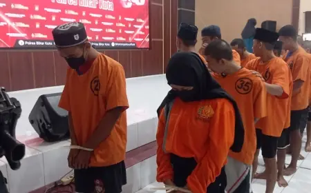 Raup Puluhan Juta Rupiah dari Live Bugil, Seleb Tik Tok di Blitar Berakhir di Jeruji Besi
