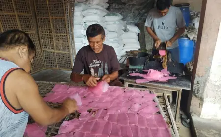 Gurihnya Kerupuk Merah Buatan Warga Blitar, Cocok sebagai Pelengkap Rujak Ulek