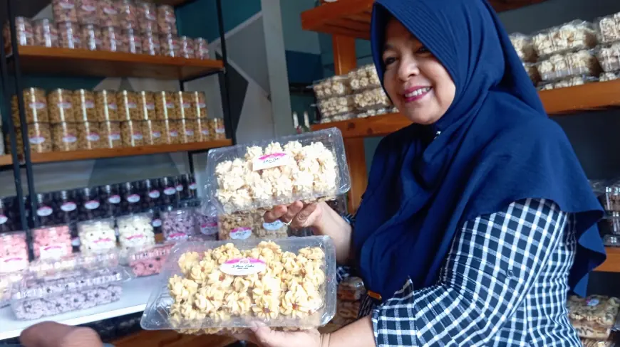 Awal Ramadan, Produsen Kue Kering Mawar Jadul Khas Blitar Sudah Banjir Pesanan