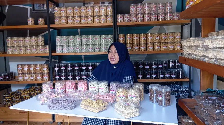 Awal Ramadan, Produsen Kue Kering Mawar Jadul Khas Blitar Sudah Banjir Pesanan
