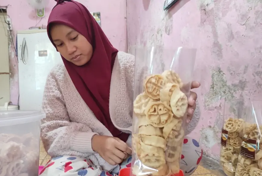 Perajin Kue Kembang Goyang di Jombang, Eksis Tiap Ramadan Sejak 1996