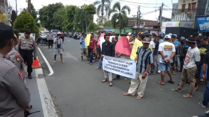 Penambang Pasir Ilegal di Blitar Unjuk Rasa, Tuntut Ladang Pekerjaannya Dibuka Kembali