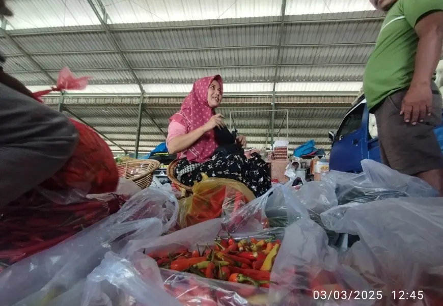 Memasuki Ramadan, Harga Cabai di Pasar Karangploso Malang Melonjak Tajam