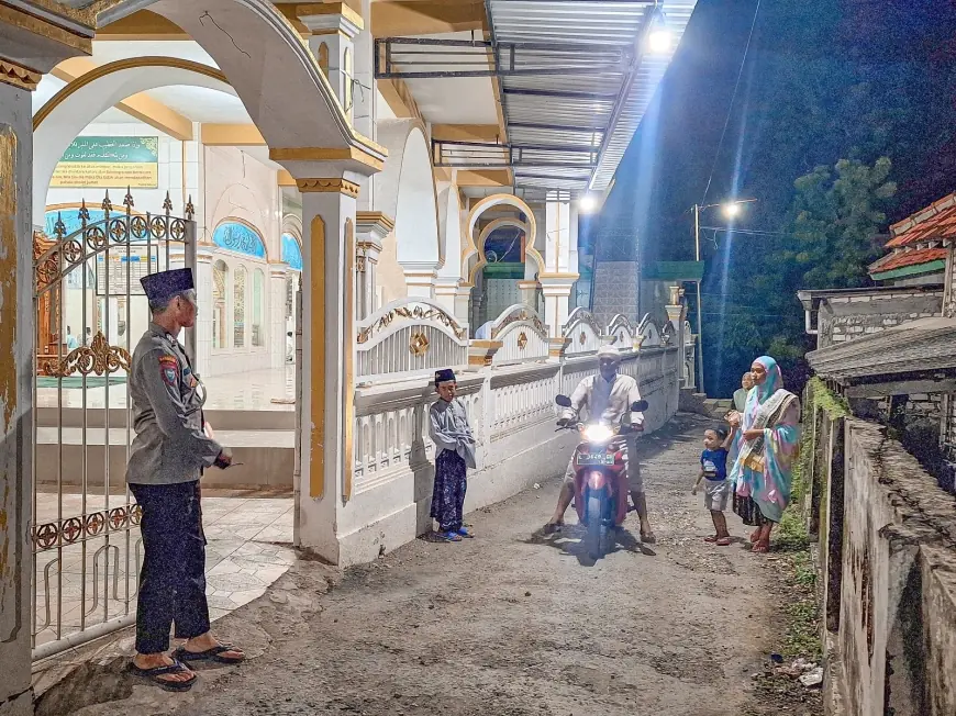Polres Sampang Terjunkan Puluhan Personel untuk Amankan Salat Tarawih