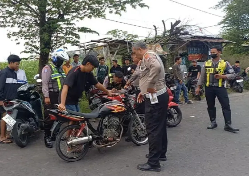 Polisi Bubarkan Aksi Balap Liar Jelang Buka Puasa di Jombang
