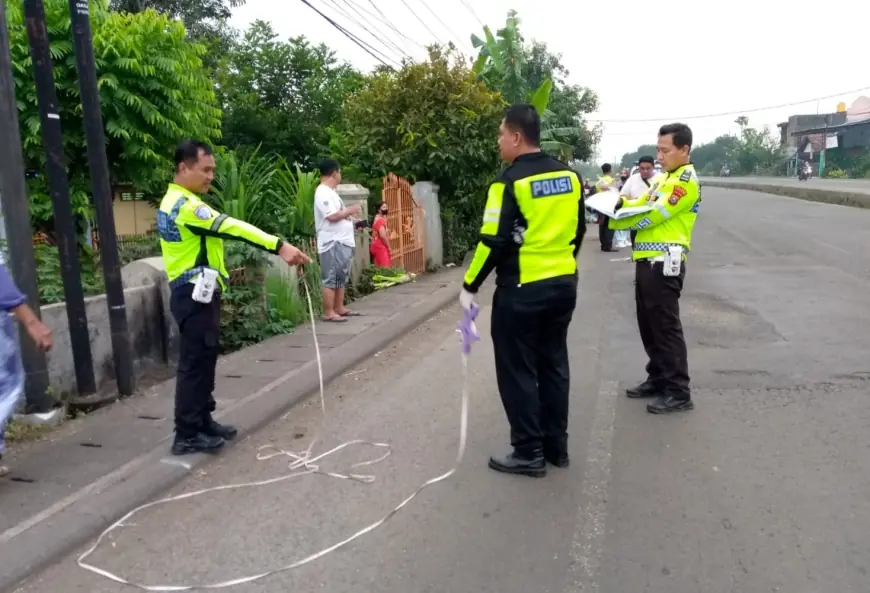 Pemotor di Jombang Meregang Nyawa usai Tertabrak Truk Gandeng