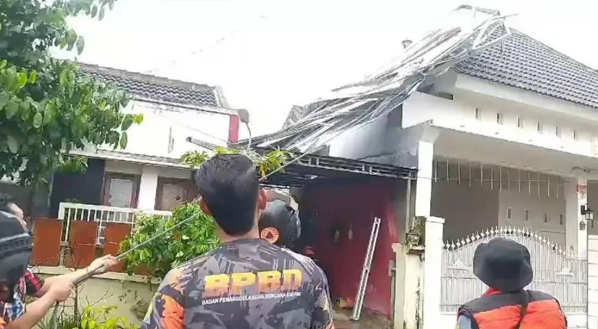 Angin Kencang Terjang 5 Rumah di PBI Nangkaan Bondowoso, Atap Rumah Terbang hingga 200 Meter