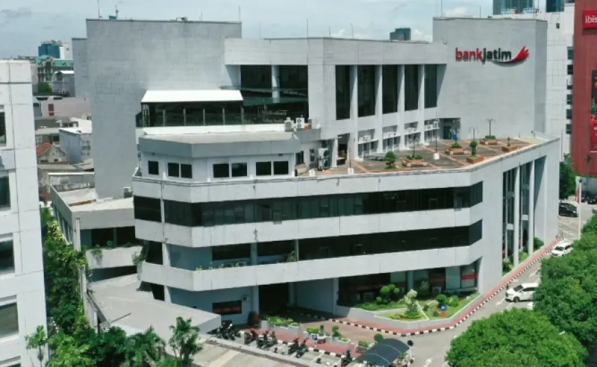 Bank Jatim Optimistis Tumbuh Lebih Cepat pada 2025, Direksi Kompak Borong Jutaan Lembar Saham