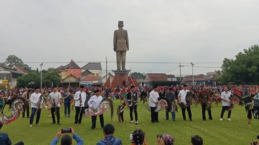Tasyakuran dan Buka Puasa Bersama, Ribuan Warga Blitar Padati Kantor Bupati