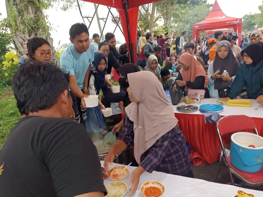 Tasyakuran dan Buka Puasa Bersama, Ribuan Warga Blitar Padati Kantor Bupati