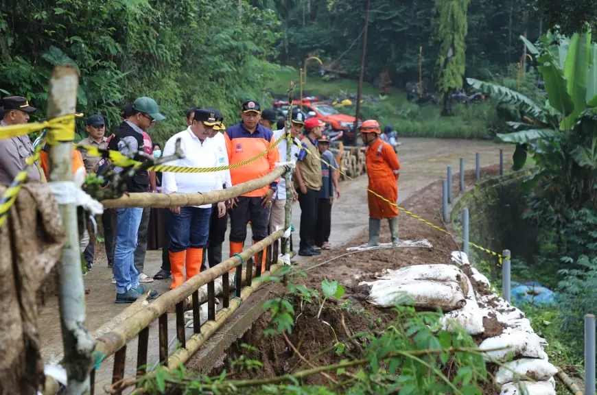 Bupati Jombang Minta Warga Waspada Bencana, Usai Kunjungi Lokasi Longsor Wonosalam