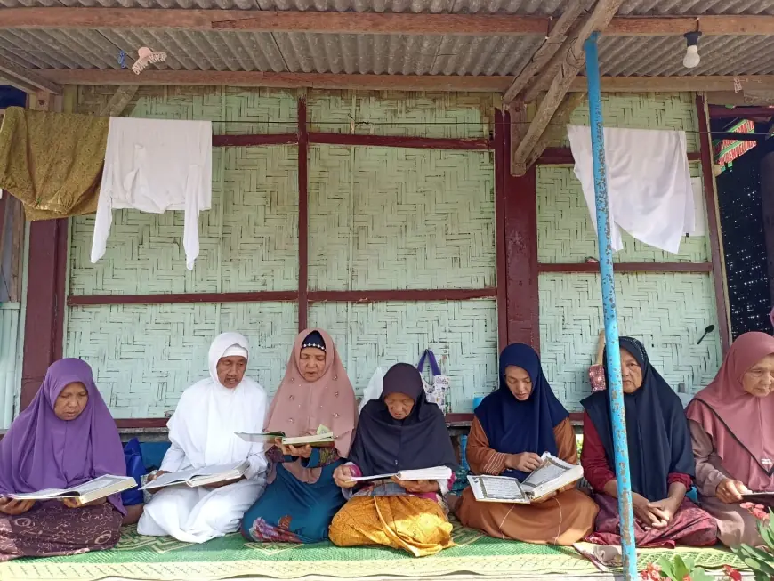 Semangat, Puluhan Nenek Belajar Mengaji di Pondok Ramadan Lansia Blitar