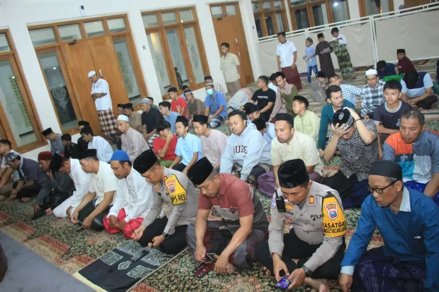 Kapolres Bondowoso Tarawih Keliling, Sampaikan Pesan Jaga Kamtibmas selama Ramadan
