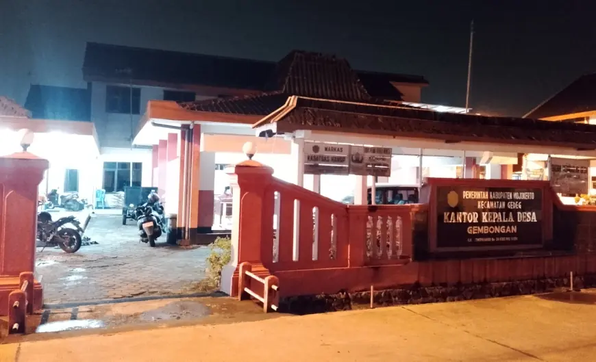Kades di Mojokerto ini Rela Tidur di Balai Desa Demi Layani Warga 24 Jam