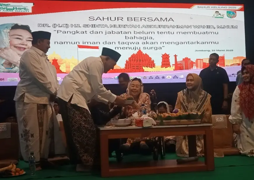Berjumpa Kelompok Marjinal di Jombang, Sinta Nuriyah Sampaikan Puasa Proses Revolusioner