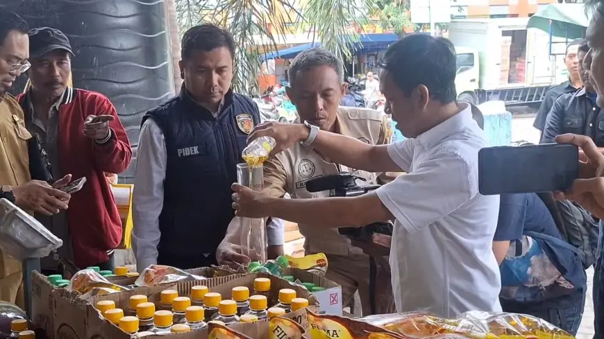Sidak Pasar, Disperindag Lamongan Temukan Minyakita Tak Sesuai Takaran