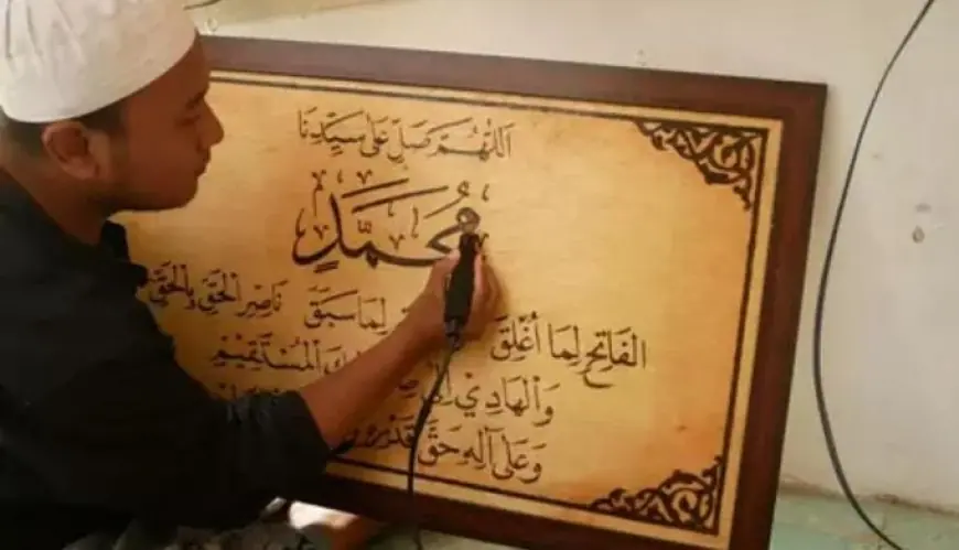 Berkah Ramadan, Perajin Kaligrafi Lukis Bakar di Lumajang Banjir Pesanan