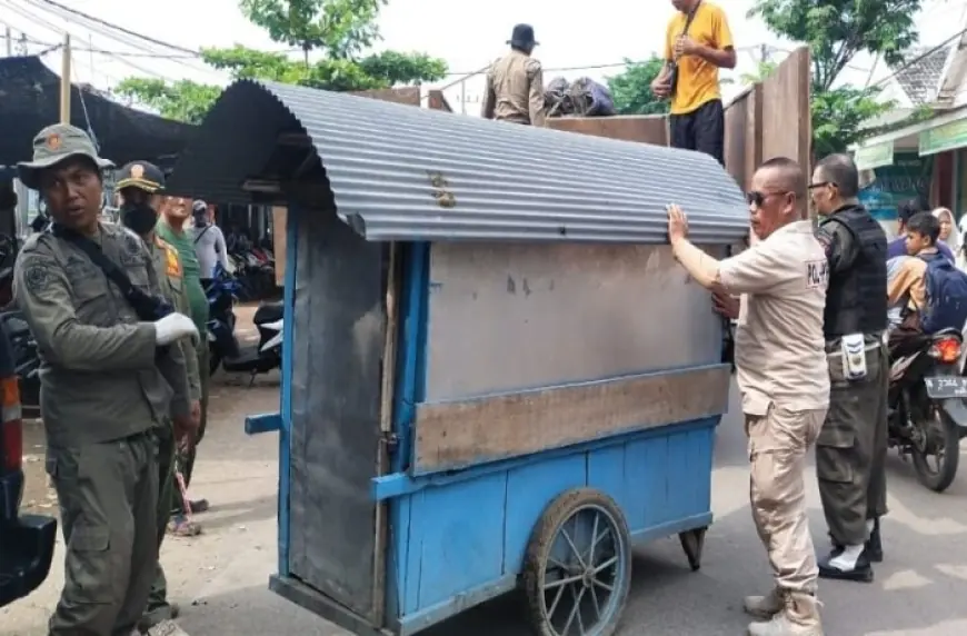 Puluhan Petugas Gabungan Tertibkan Pasar Semampir Probolinggo, Ini Alasannya