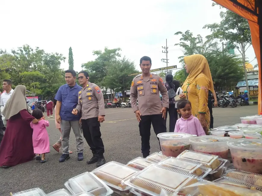 Tekan Inflasi, Polres Sampang Gelar Pasar Murah