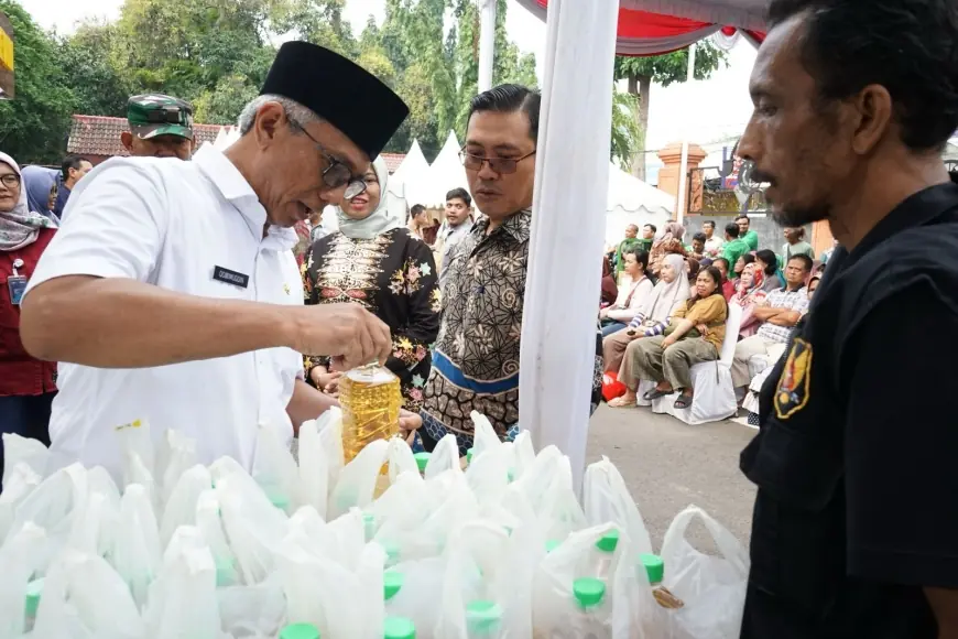 Wakil Wali Kota Kediri, Qowimuddin Tinjau Bazar dan Operasi Pasar Murni