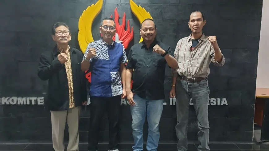 Serahkan SK, Ketua KONI Jatim Minta KONI Kota Probolinggo Tak Leha-leha Hadapi Porprov