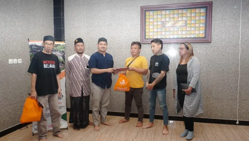 Meniti Cahaya Ramadan: Ketika Pemuda Punk dan Pengamen Bersimpuh di Masjid Teduh Malang