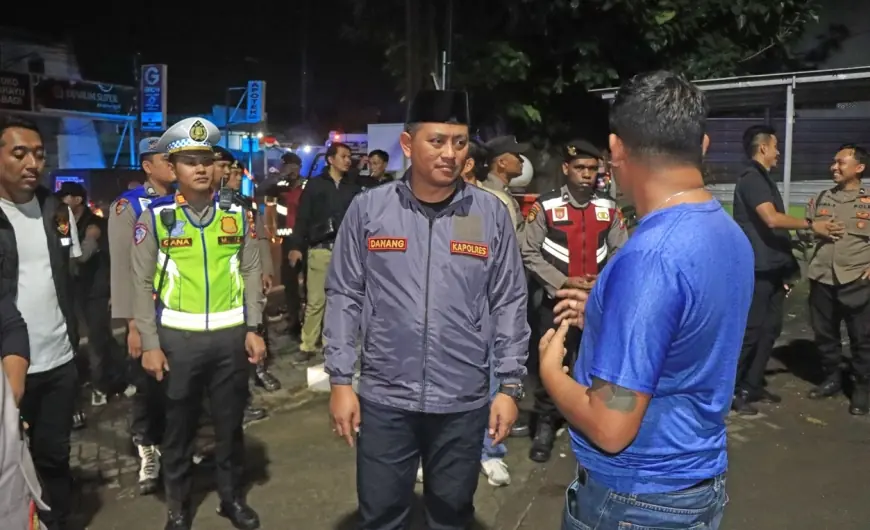 Pastikan Warga Beribadah dengan Aman, Kapolres Malang Ikut Patroli Ramadan