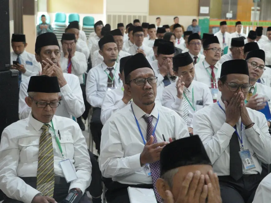 Pastikan Jemaah Dapat Layanan Terbaik, Kemanag Bekali Petugas Haji 2025