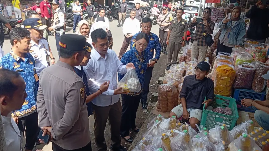 Kendalikan Harga Jelang Lebaran, Ribuan Paket Sembako Dijual Murah di Kota Blitar