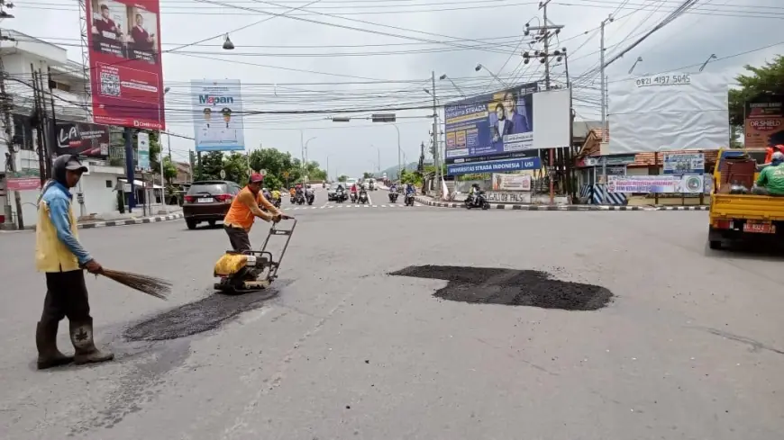 Persiapan Arus Mudik Lebaran, PUPR Kota Kediri Lakukan Perbaikan Jalan di 8 Titik