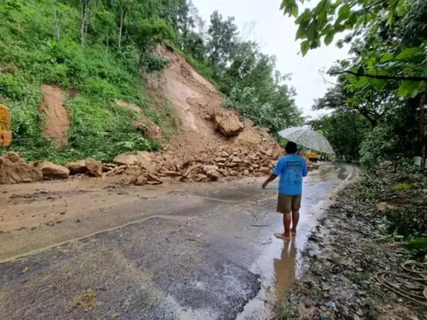 Jalur Ponorogo - Pacitan Terkena Longsor, Sistem Buka Tutup Diberlakukan