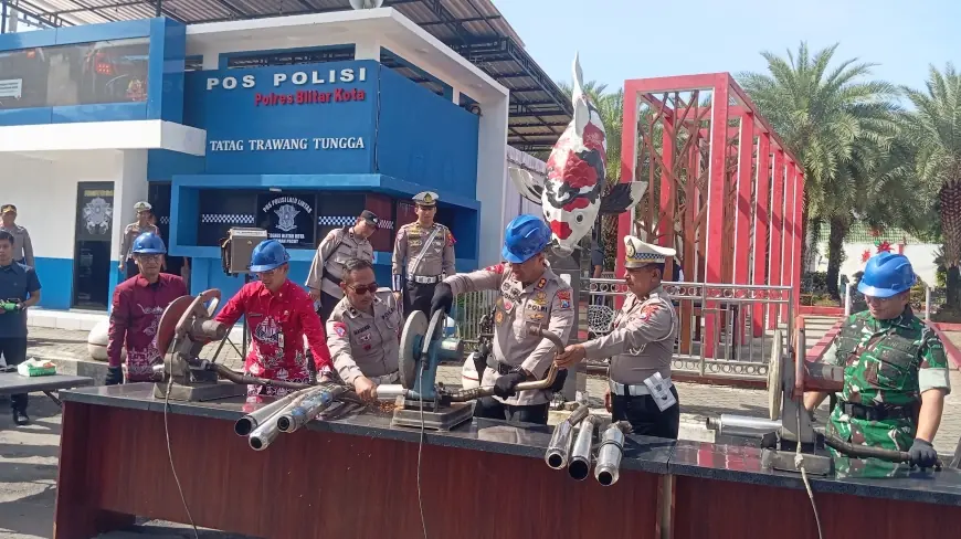 Polresta Blitar Musnahkan 750 Knalpot Brong Hasil Razia selama Ramadan
