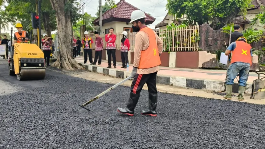 Wali Kota Blitar Tinjau Perbaikan Jalan Sambut Mudik Lebaran
