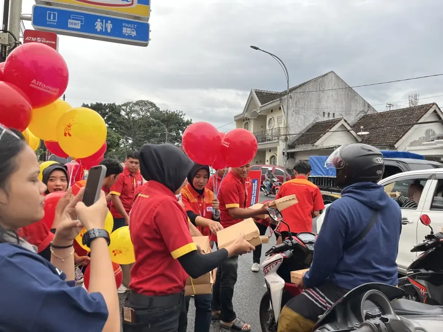 Berkolaborasi dalam Kebaikan di Bulan Ramadan, Alfamart, Alfagift dan Wings Group Bagi-Bagi Nasi Kotak Gratis