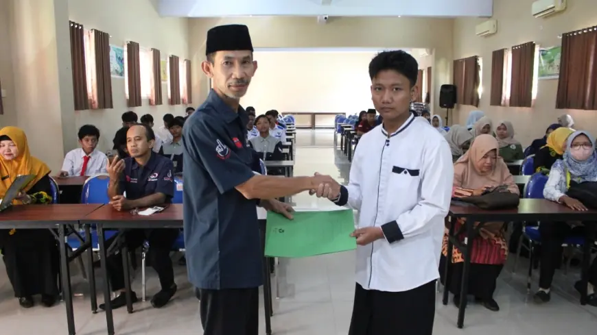 Guru SMK Negeri 1 Bondowoso Bantu Siswa Agar Tidak Putus Sekolah