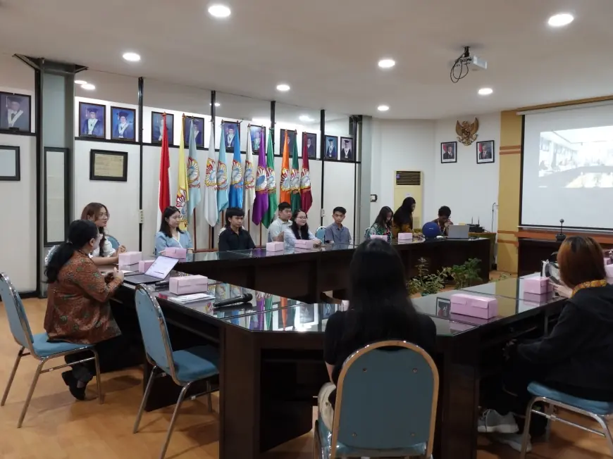 Konferensi Pers UKWMS: Apresiasi Mahasiswa Berprestasi, dari Inovasi hingga Ke Kanada