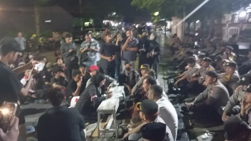 Demo Tolak UU TNI di Blitar Berakhir Damai, Massa Ditemui Wakil Ketua DPRD