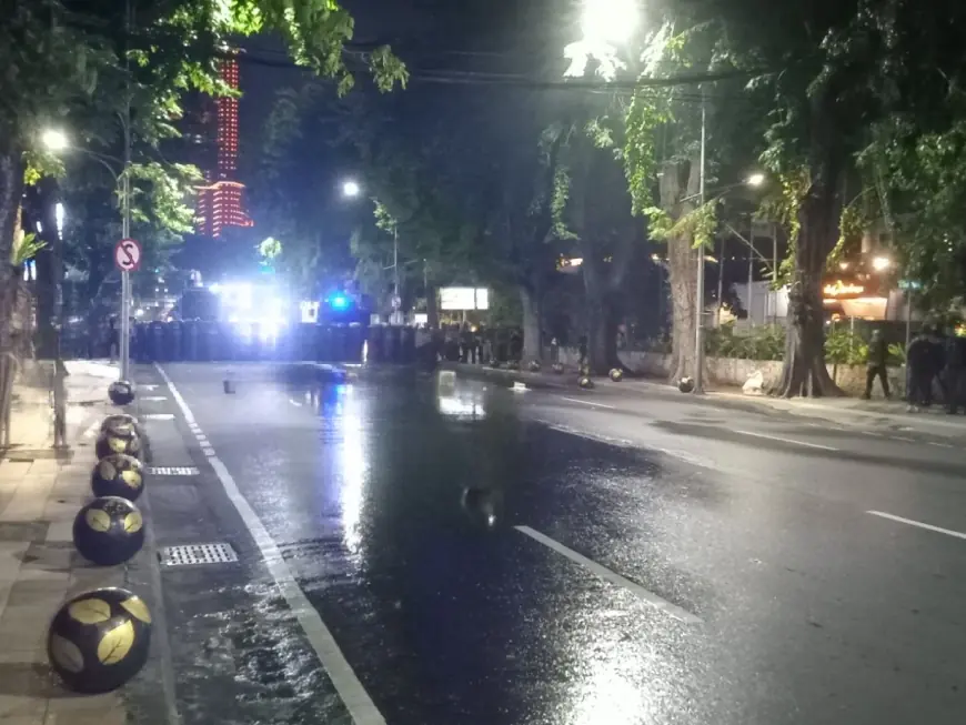 Massa Aksi Tolak UU TNI di Surabaya Dipastikan Bubar, Polisi Sisir Lokasi Hingga Kondusif