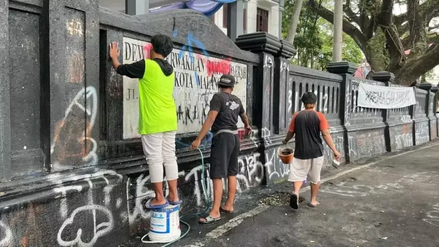 Dampak Demo Tolak UU TNI, Kantor DPRD Kota Malang Rusak dan Alami Kerugian Rp150 Juta