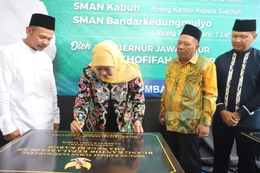 Sejumlah SMA dan SMK di Jombang Dapat Fasilitas dari Gubernur Khofifah